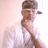 Pixelated image of a person in a white shirt and cap holding a microphone, next to a bright pink background with blue text reading "Te Amo Elisa".